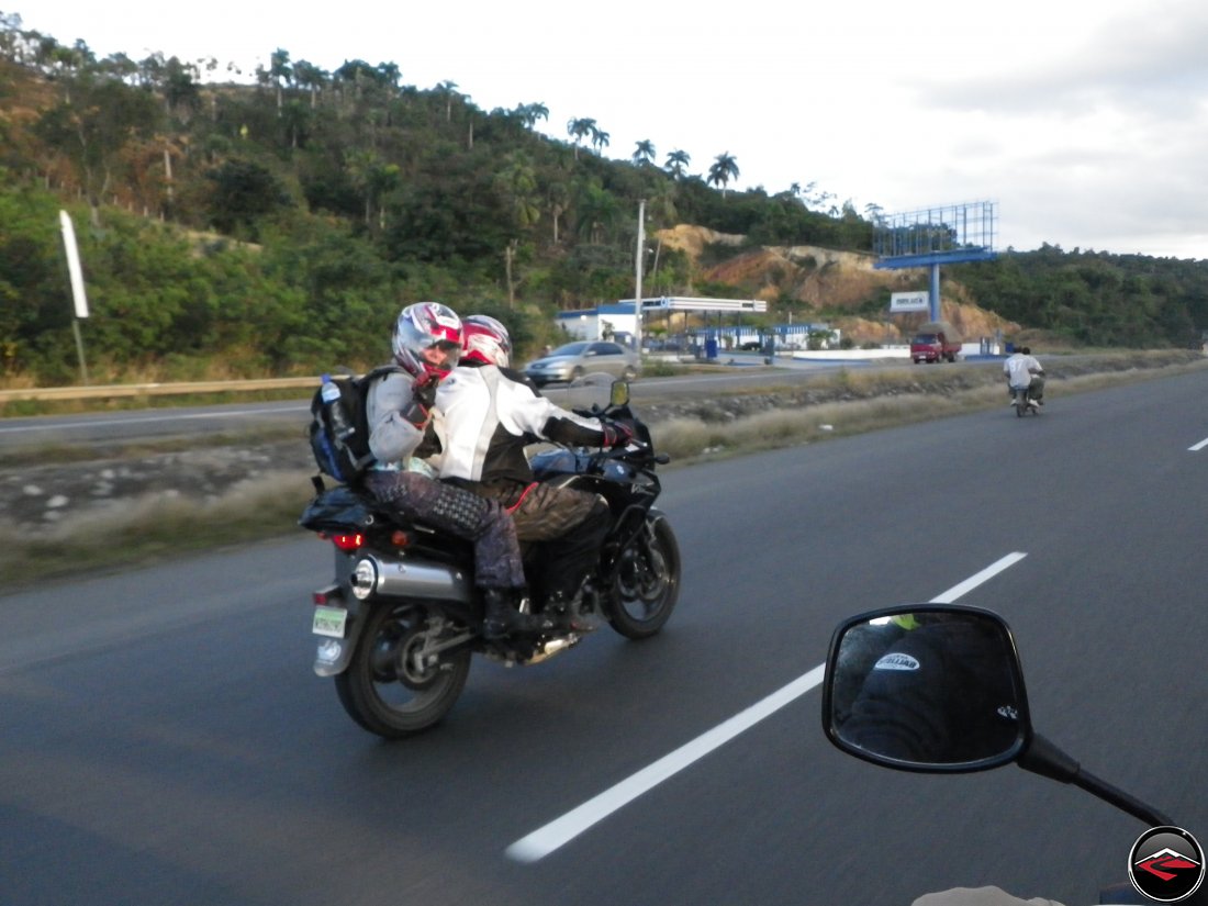 motorcycle riding down auto-pista