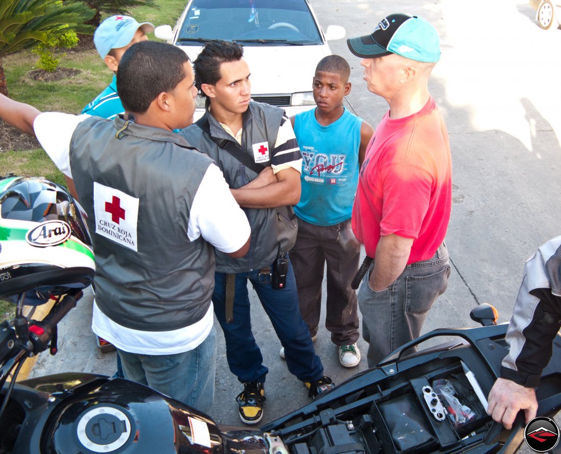 Man talking to Cruz Boja Dominicana medical personnell
