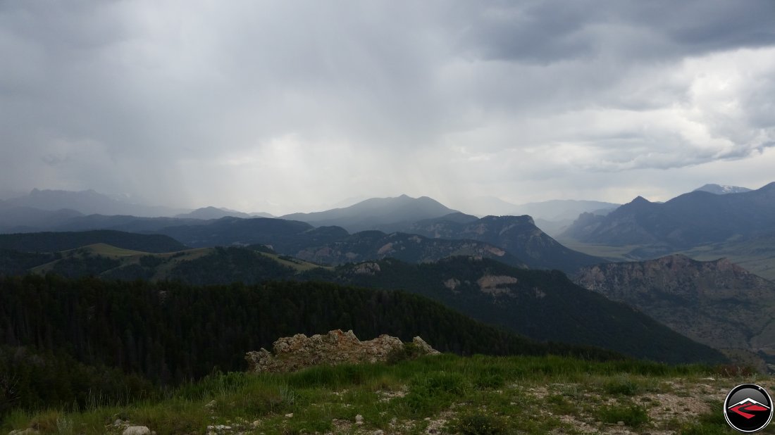 Storms surrounding the top of Bear Tooth Pass